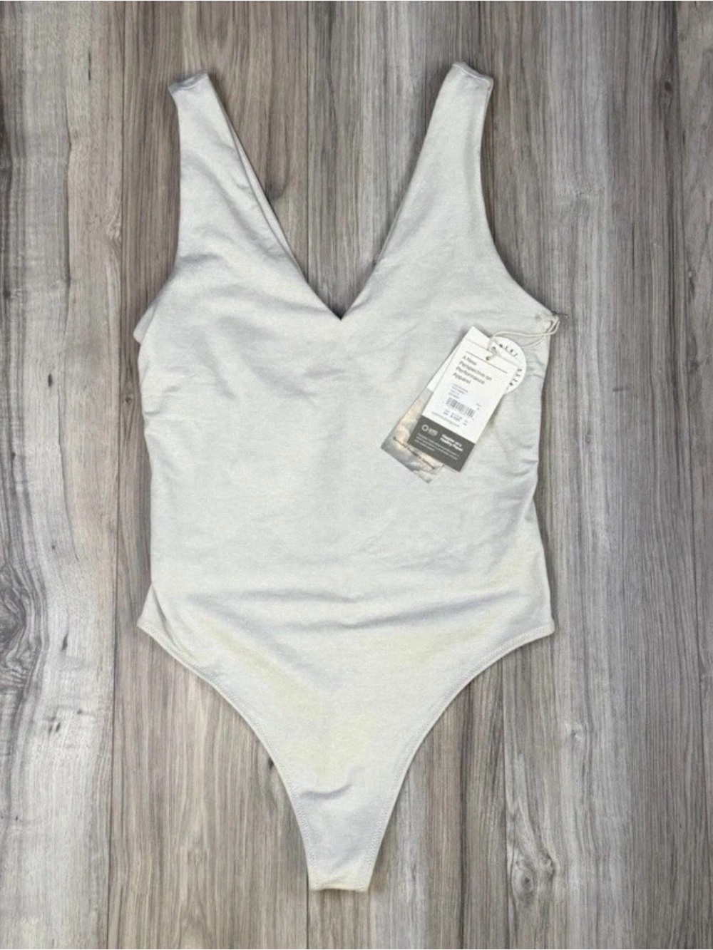 Vuori Halo Bodysuit Salt Heather V-Neck VW1112 Medium NEW